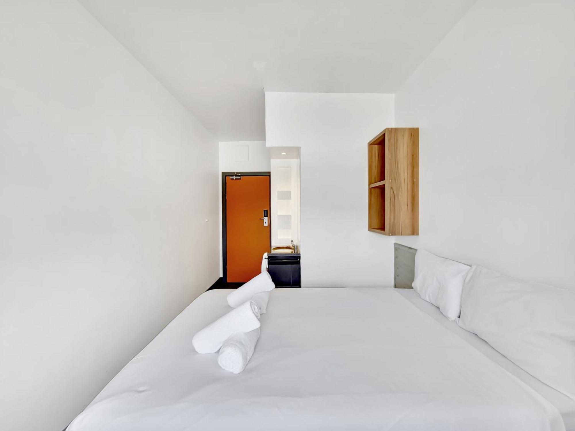 1st Floor Shared Metropole Building Db * Cape Town