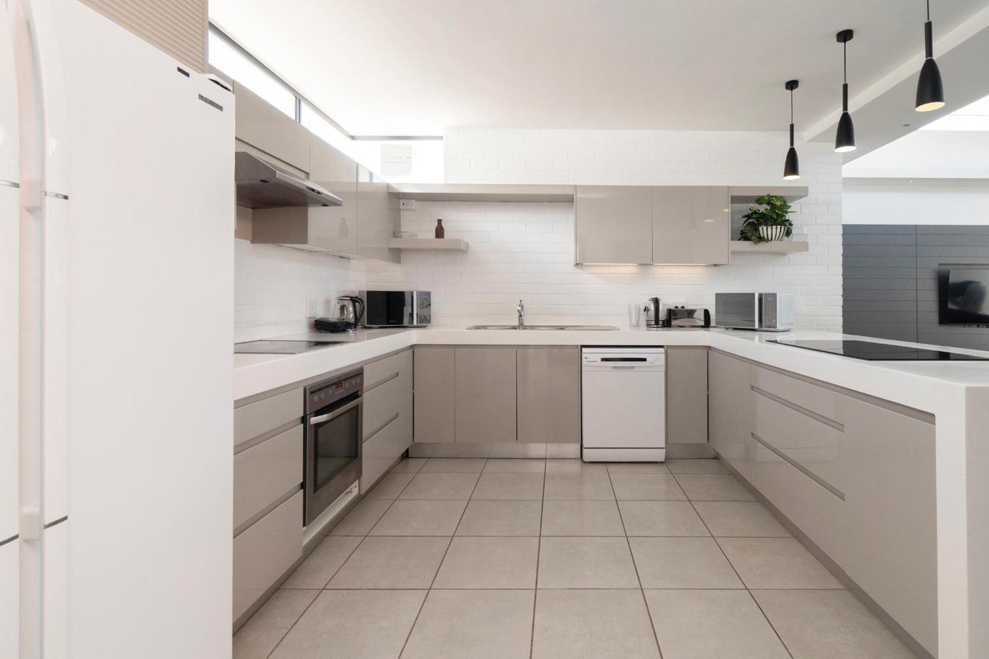 Apartment 1st Floor Shared Metropole Building Db *
